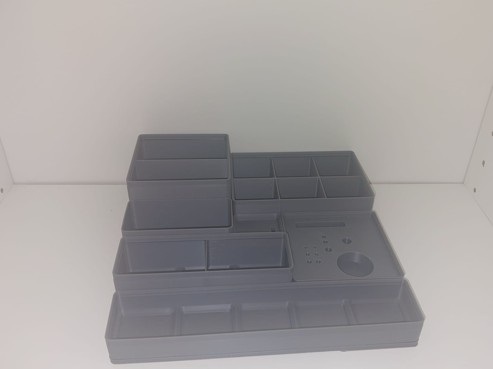 Ultra light gridfinity deskorganizer.