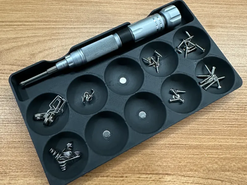 带磁吸的拆机小零件收纳盒