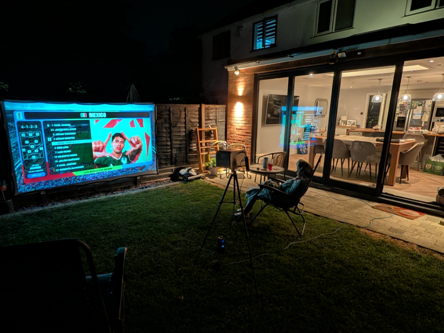 Projector Screen Fence/Wall Mount