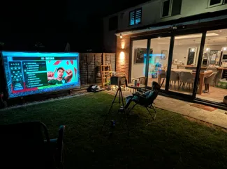 Projector Screen Fence/Wall Mount
