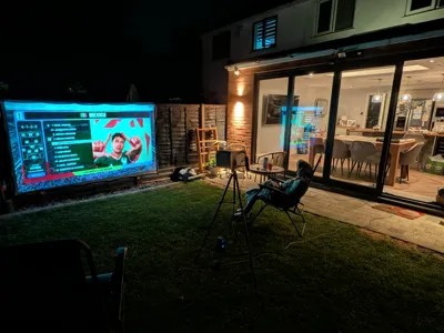 Projector Screen Fence/Wall Mount