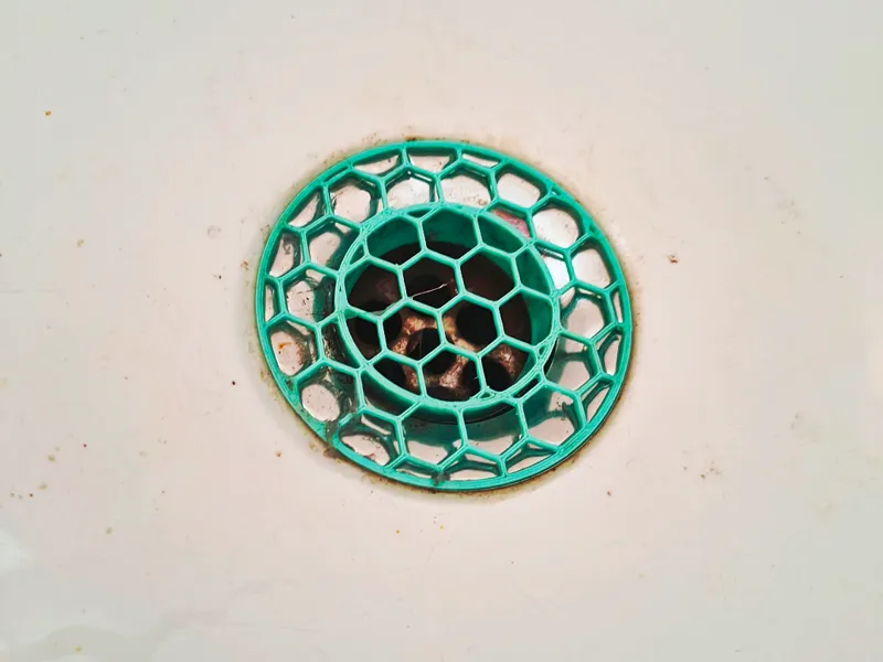 Drain sieve for easier cleaning.