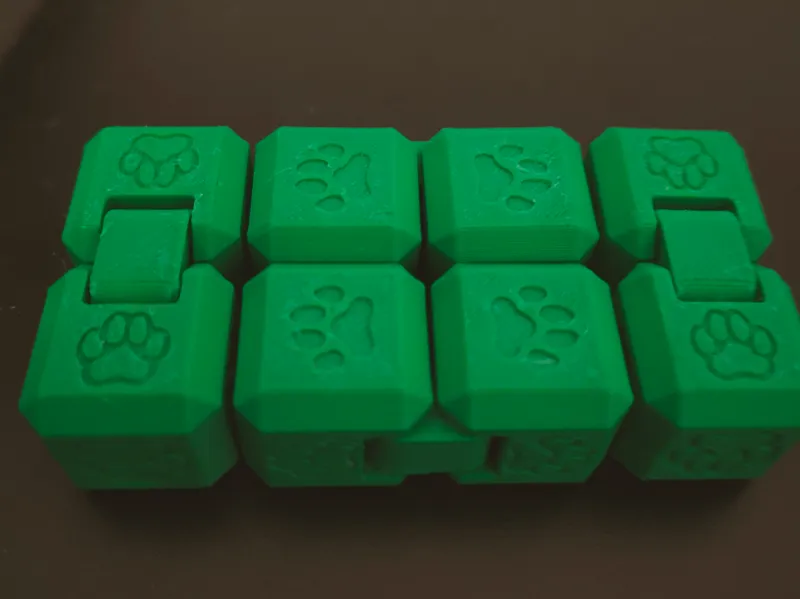 endless cube with paws