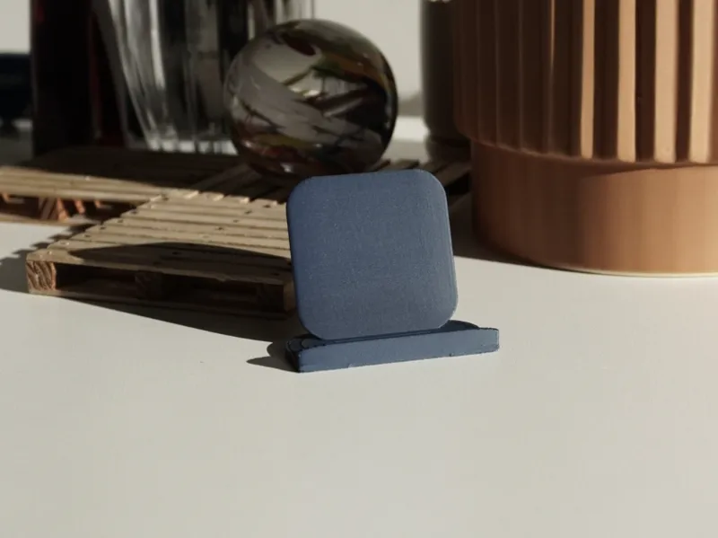 Minimalist book holder V1
