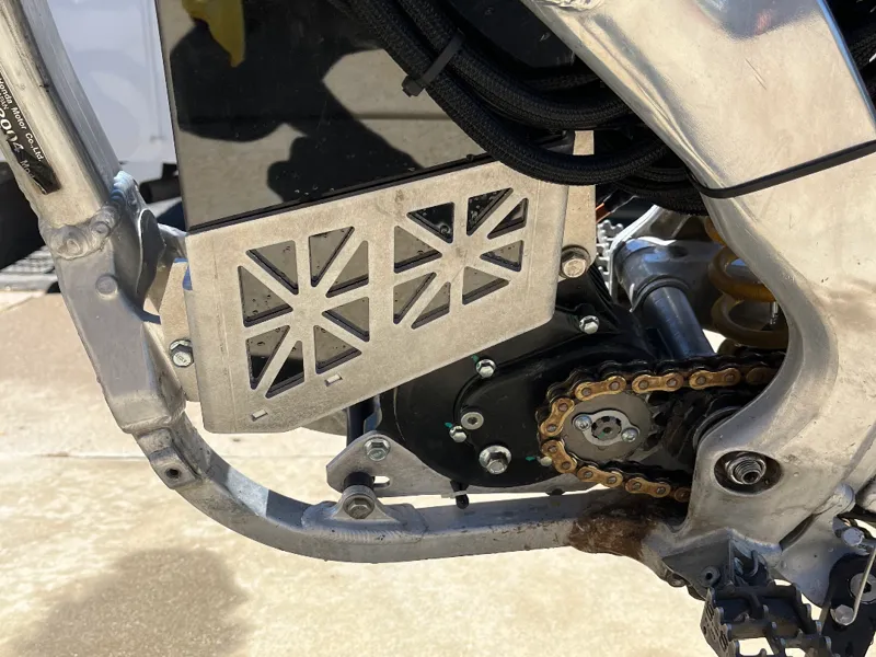 CR-E QS138 Motor Brackets