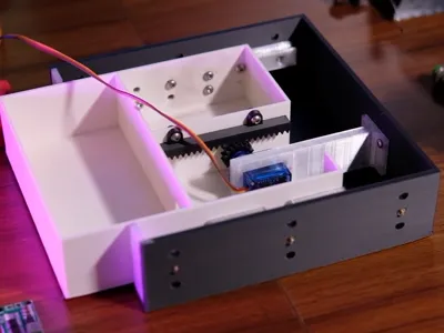 Tray servo