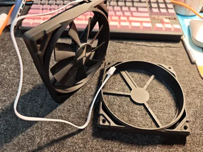 Universal triangular base graphics card fan, converted to desktop 12cm fan frame