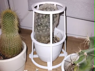 Flower plant stand with pot lock v2