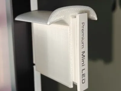 Thunderbird Q8 monitor headphone hanger