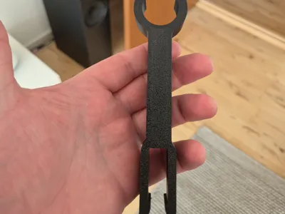 Parasol/sunshade clip for balcony rail