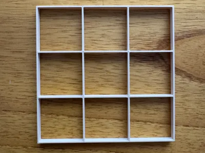 Grid-style nail polish organizer