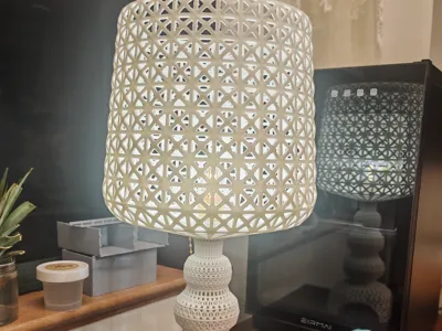 Italian-style table lamp