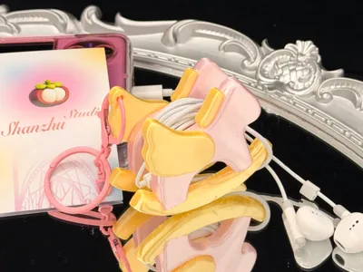 Rocking Horse Wired Earphone Organizer