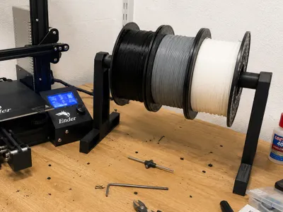 Universal filament spool holder