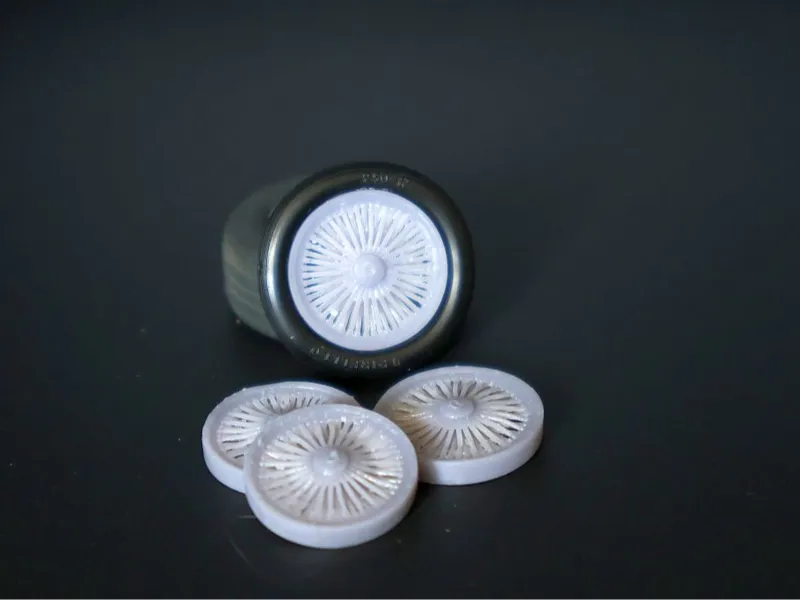 Thin spokes for scale models