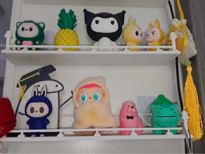 Mom-Pleaser: Shelf Platform for Ornaments