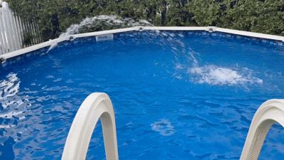 Swimming pool fountain