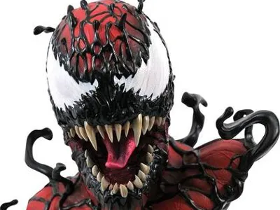 Carnage head bust 