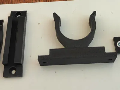 Rail for kitchen plinth clip