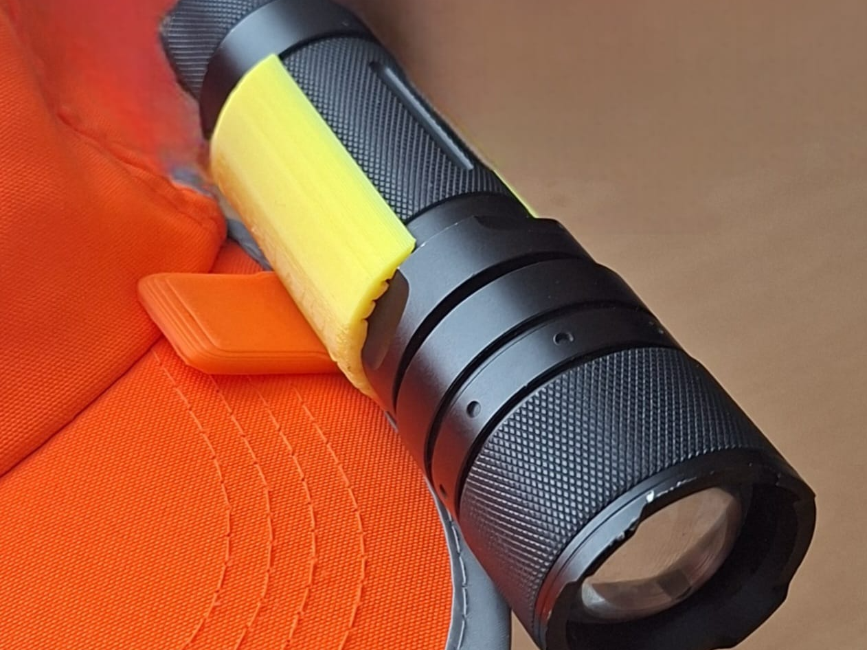 niversal Flashlight Clip for Baseball Caps & Brims