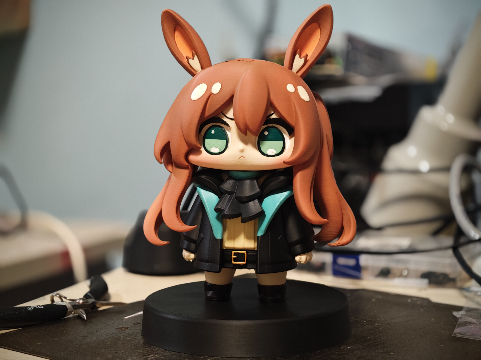 明日方舟》Q版阿米娅手办高20cm 已分件易上色多色打印— Free STL