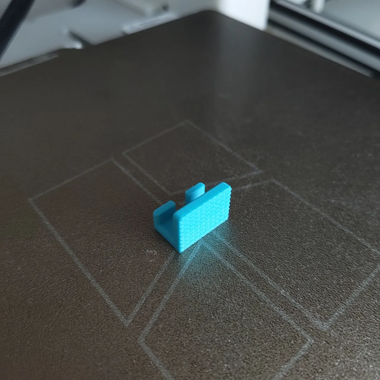 USB cable hanger V3 better grip view 2