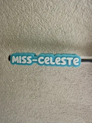 Modelo para impresión 3D: Customizable Pencil Name Topper | Parametric Bluey — vista de referencia 5