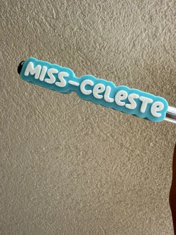 Modelo para impresión 3D: Customizable Pencil Name Topper | Parametric Bluey — vista de referencia 3