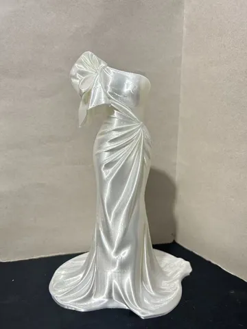 Modelo para impresión 3D: 蝴蝶结抹胸鱼尾礼裙花瓶 款式2 — vista de referencia 3