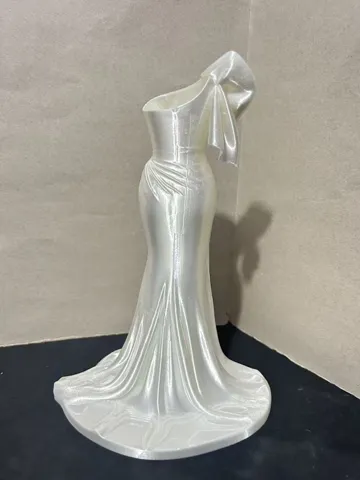Modelo para impresión 3D: 蝴蝶结抹胸鱼尾礼裙花瓶 款式2 — vista de referencia 4