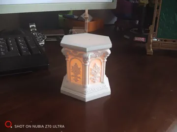 Modelo para impresión 3D: 六角欧式桌面模型展台(可适配蜡烛灯) — vista de referencia 4