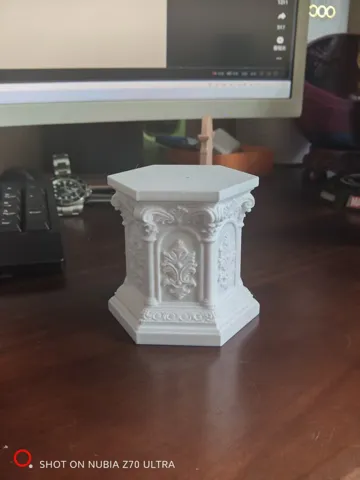 Modelo para impresión 3D: 六角欧式桌面模型展台(可适配蜡烛灯) — vista de referencia 3
