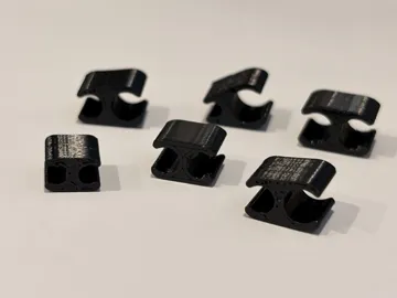 Clip o pieza de sujeción: Parametric Double Cable Clip — vista de referencia 3