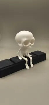 Adorno temático: Sitting skeleton v2 — vista de referencia 3