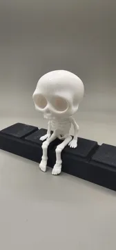 Adorno temático: Sitting skeleton v2 — vista de referencia 4