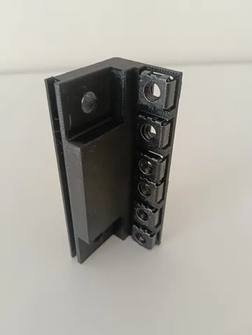 Soporte: LabRax parametric vertical post for cage nuts — vista de referencia 2