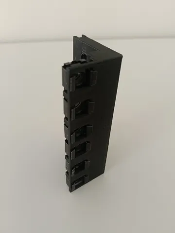 Soporte: LabRax parametric vertical post for cage nuts — vista de referencia 3