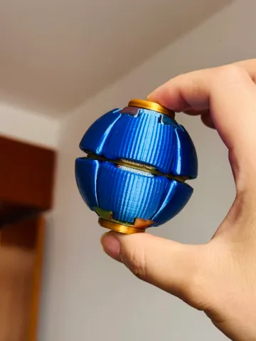 Modelo para impresión 3D: 按压旋转解压球(竖纹版) — vista de referencia 2