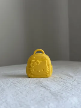 Modelo para impresión 3D: 学生开学礼物 helloKitty 书包挂件 打印整盘送同学一人一只! — vista de referencia 3
