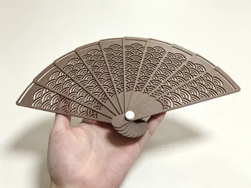 Modelo para impresión 3D: 新中式祥云镂空折扇 桌面文创摆件 — vista de referencia 3