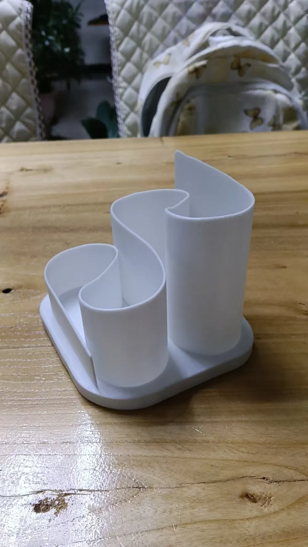 Creative Pen Holder S-Shaped - Free 3D Print Model - MakerWorld
