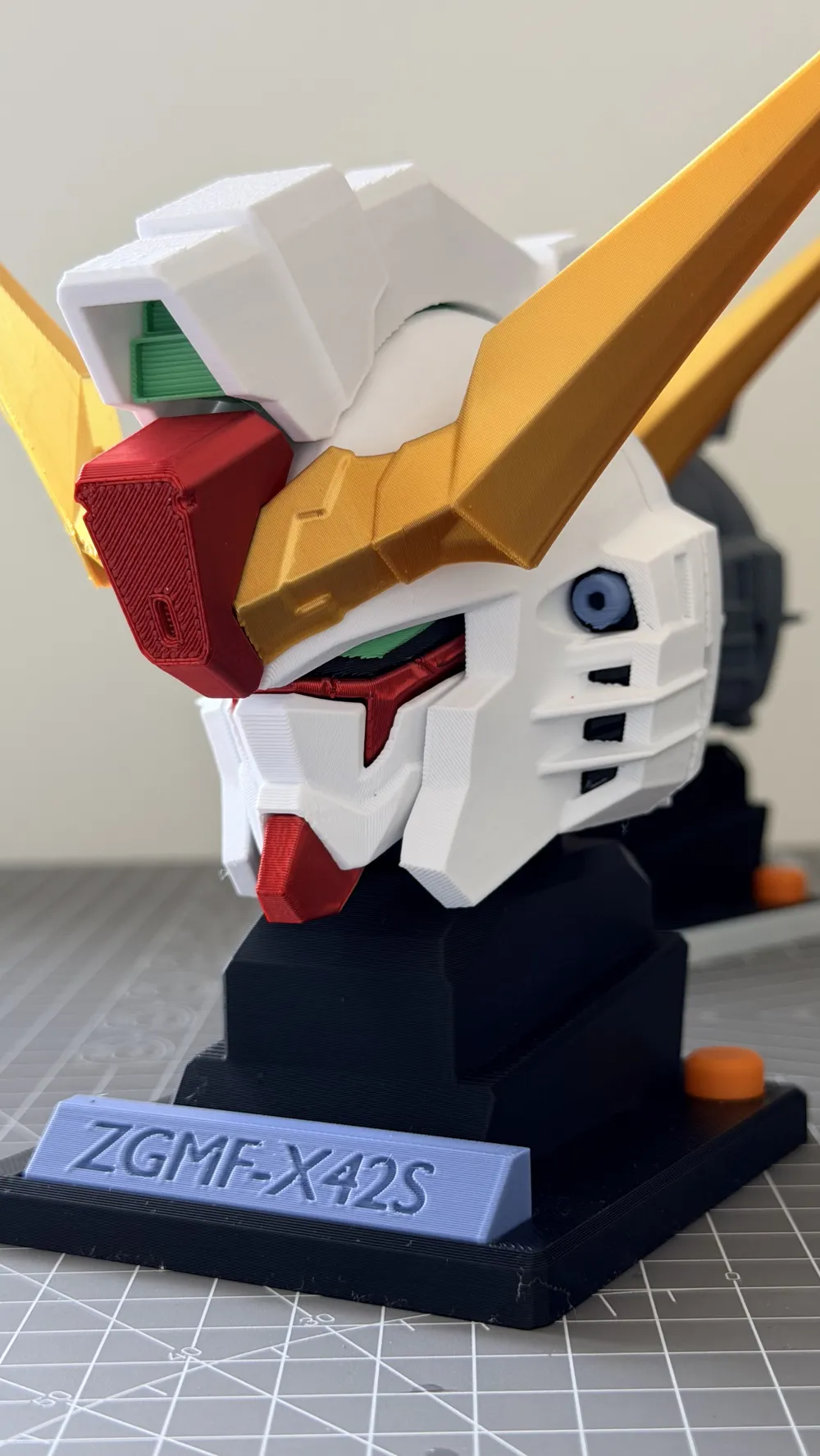 Destiny Gundam desktop grade head sculpture Destiny Gundam assembly ...