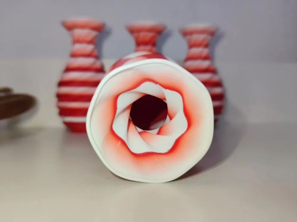 Stunning gradient twist vase - Free 3D Print Model - MakerWorld