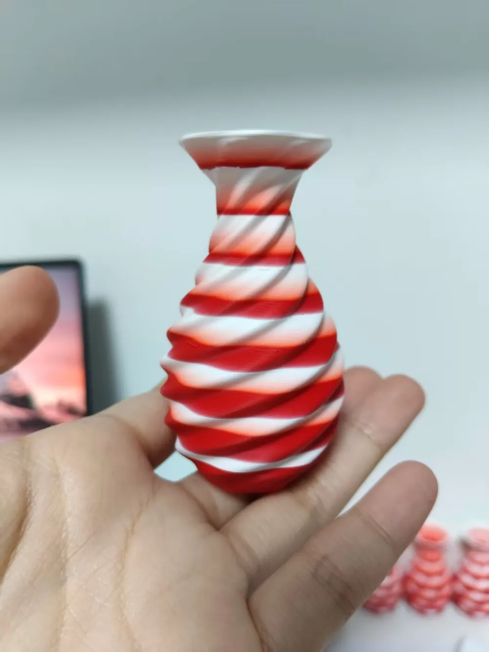Stunning gradient twist vase - Free 3D Print Model - MakerWorld