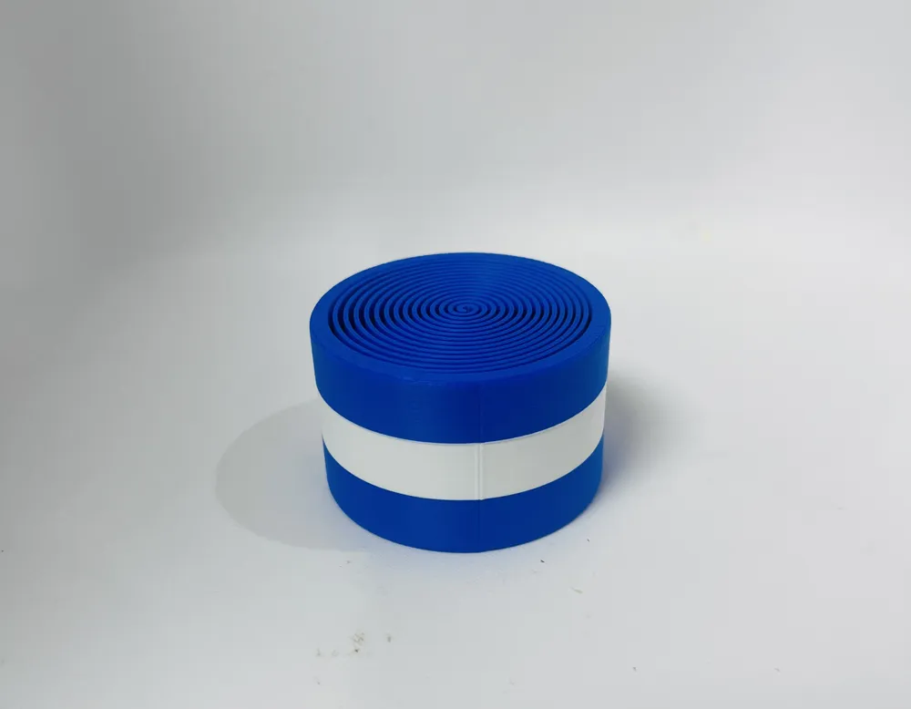 Extremely satisfying and fidget friendly Gyro Fidget Spinner when swung ...