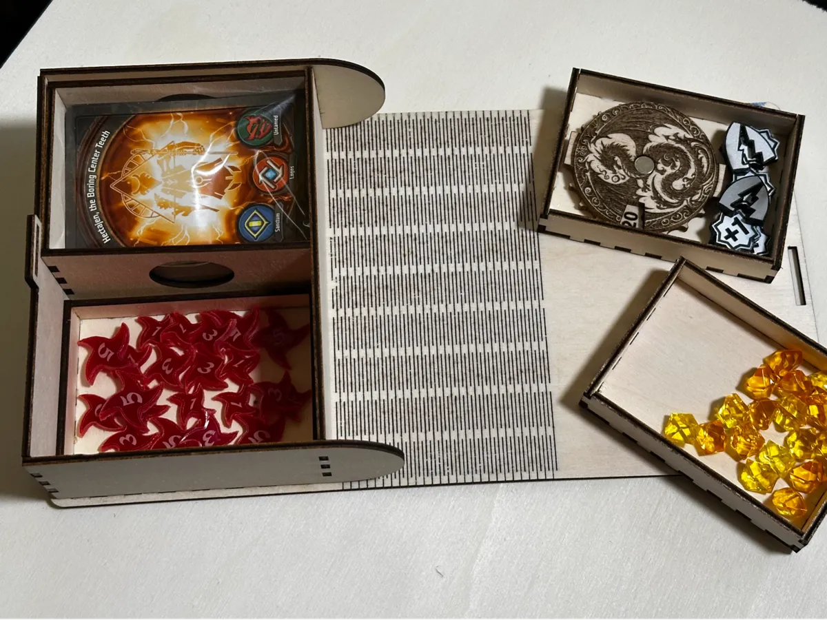 TCG Deck storage box with token trays by glezmen MakerWorld: Download Free 3D Models - 3D model önizlemesi