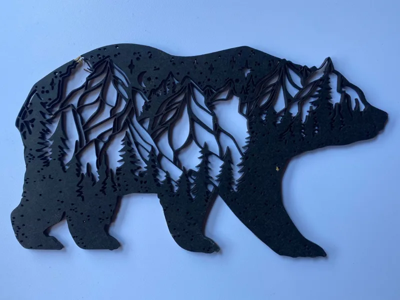 Oso con montañas