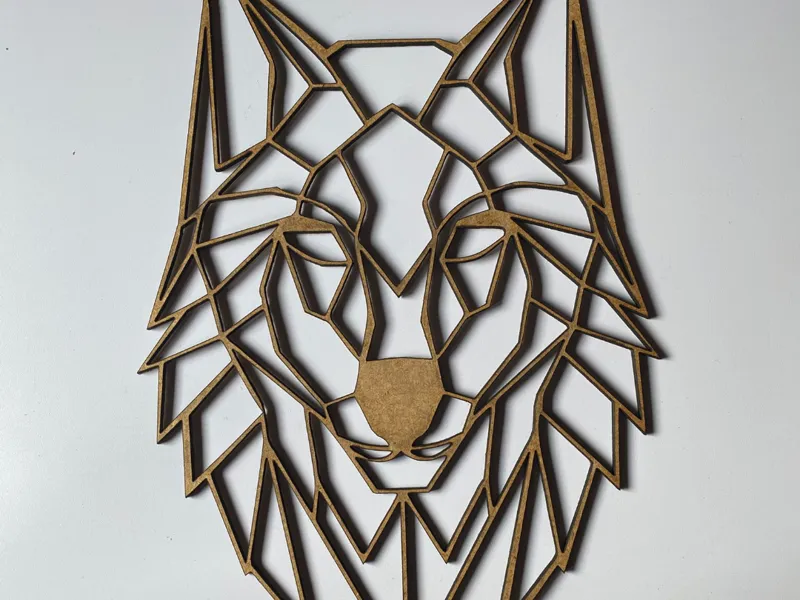 Cara lobo geométrica