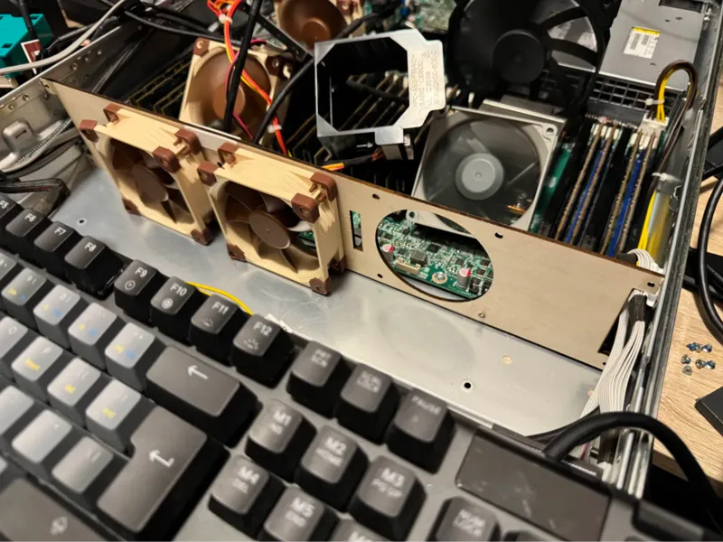 Two-part 80mm server fan mounting plate for Intel