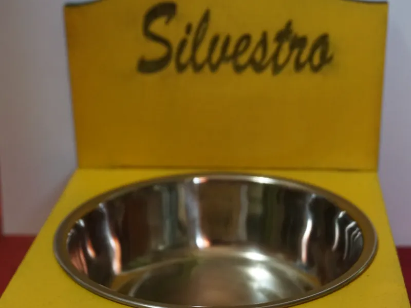 Porta ciotola per cane e gatto